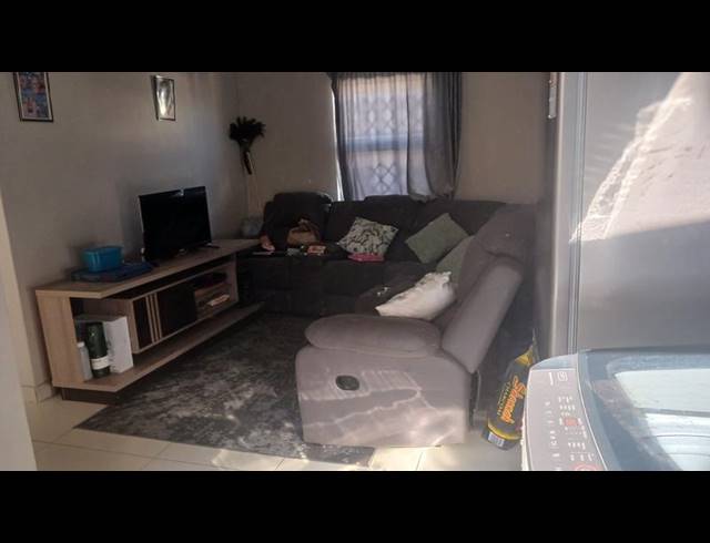 2 BEDROOM HOUSE FOR SALE IN CLAYVILLE